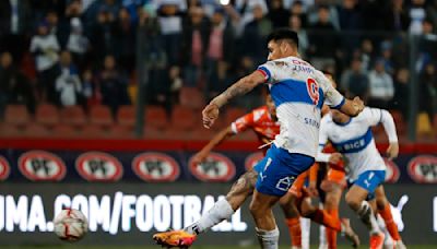 Agranda su leyenda con la camiseta cruzada: Fernando Zampedri anota su gol número 110 con la UC - La Tercera