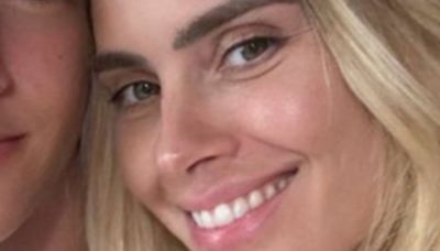 Um moço! Carolina Dieckmann surpreende ao posar com filho gato de 15 anos