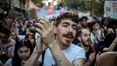 Argentinien Massenproteste gegen Kürzungen von Präsident Milei