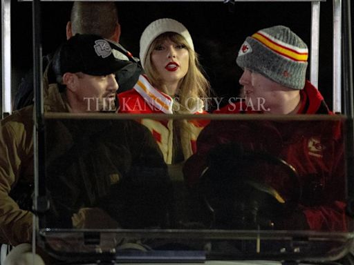 Watch Taylor Swift’s arrival at Arrowhead for Thursday’s Chiefs-Ravens game