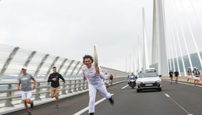 París acoge la llama olímpica el 14 de julio, día de la fiesta nacional de Francia