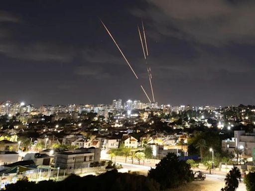 En Tel Aviv le temen más a los ataques terroristas que a la "lluvia" de misiles iraníes