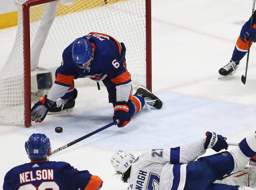 GOTTA SEE IT: Islanders Duclair Mimics Pulock Playoff Save In SOFLO Summer Hockey League