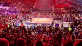 Un fan se cuela en el ring durante las grabaciones de AEW Collision