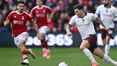 Con Julián, el City venció 2 a 0 al Nottingham Forest y sigue firme en la pelea por el título