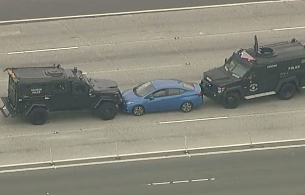 Major highway closed in Anaheim amid standoff involving police SWAT team, suspect
