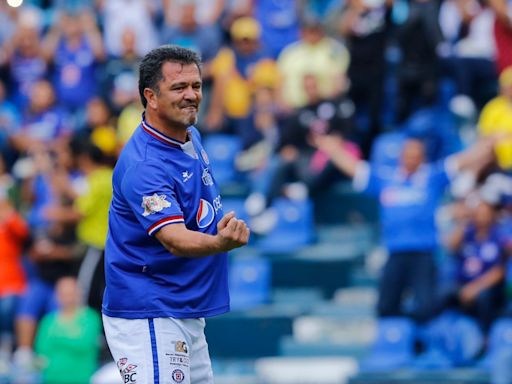 Carlos Hermosillo asegura que Cruz Azul será el "caballo negro" en la final e invitó a soñar a la afición celeste - La Opinión