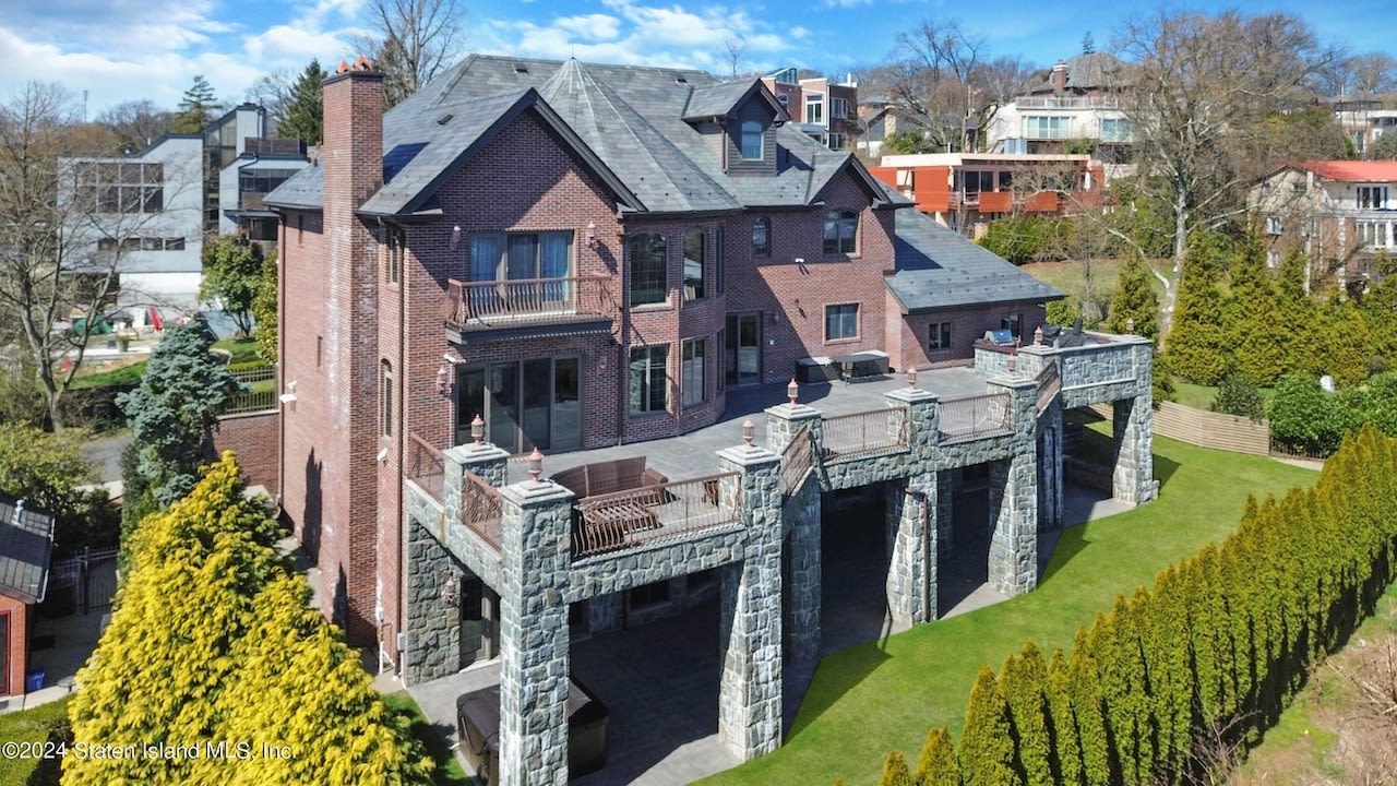 Staten Island home featured in ‘The King of Staten Island’ hits the market for $3.99M. Here’s a look inside.