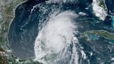 Podría fortalecerse: Texas se prepara ante el avance de la tormenta tropical Beryl por el Golfo de México