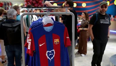 What is the white heart on Barcelona’s jersey and who is Karol G?