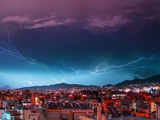 日警報級大雨！「線狀雨帶」襲靜岡道路成汪洋