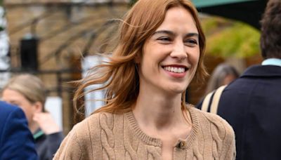 Dale un giro al clásico ‘cable knit sweater’ al estilo de Alexa Chung