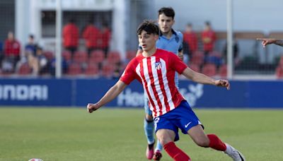 Así es Gero Spina, el central titular en el entrenamiento del Atlético