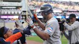 Astros arrollan 9-1 a Mellizos, con 2 jonrones de Abreu para irse arriba 2-1 en la serie