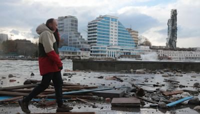 Guerre en Ukraine : frappes meurtrières en Crimée annexée et à Kharkiv