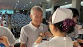 華醫科大護理生加冠 57歲司法退休人員成「男」丁格爾