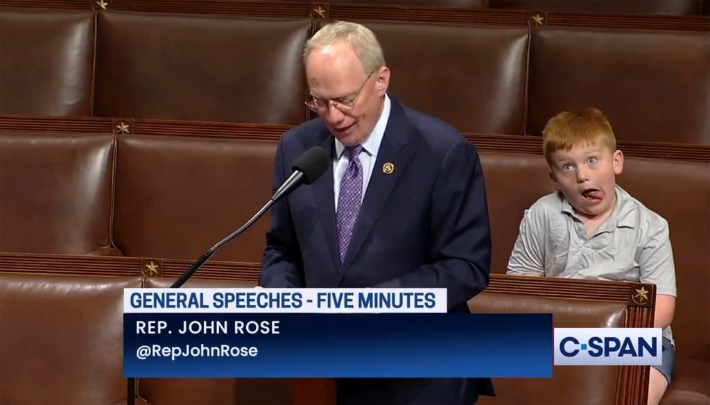 Congressman’s kid mugs for cameras as dad speaks on House floor