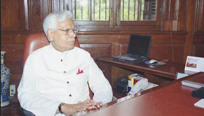 Natwar Singh fought police, entire Congress for Sonia Gandhi. Then the Volcker report hit