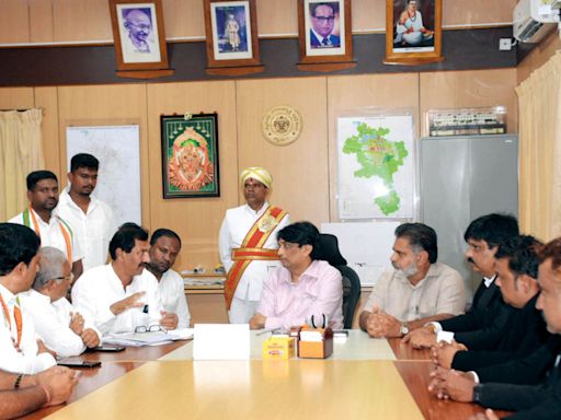 MUDA site allocation in Vijayanagar to CM's wife: Congress activists urge MUDA Commissioner to clarify issue - Star of Mysore