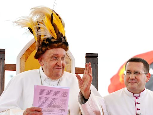 El papa visitó Vánimo, en la selva de Papúa Nueva Guinea, para animar a los misioneros