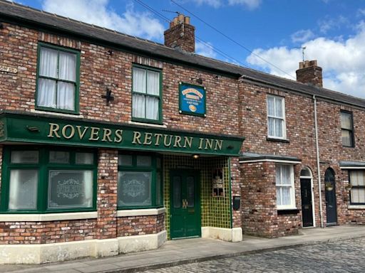 Coronation Street icon 'could return from dead' as star hints at future