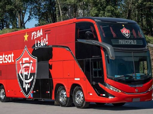 Ônibus da Marcopolo transporta jogadores de clube de futebol da Bahia | Pioneiro