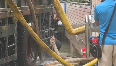 "凱米"挾豪大雨! 高雄大樓地下停車場全泡水中