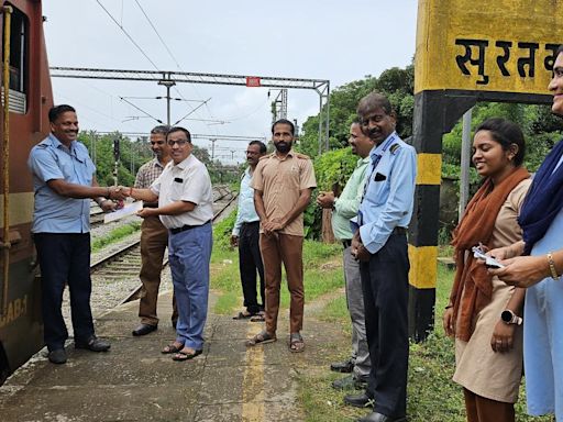 KRCL felicitates Matsyagandha Express crew for their alertness