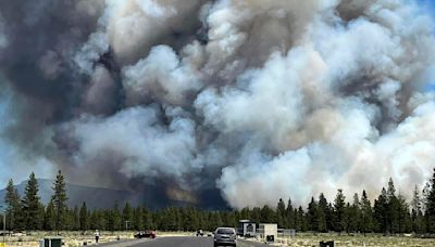 Ráfagas de viento impulsan un incendio en el centro de Oregon y provocan evacuaciones