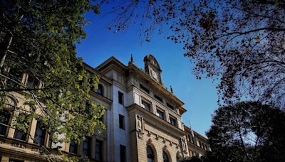 La escuela que parece un palacio y la historia de la donación que transformó a Parque Patricios