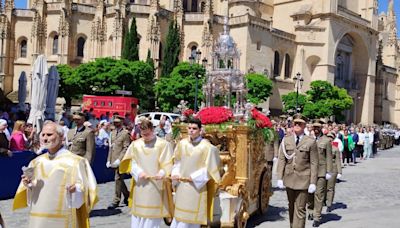 Segovia vuelve a rendir honores al Santísimo en la fiesta del Corpus Christi