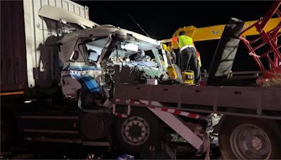 國1雲林路段"5車追撞"5人送醫 1人重傷腿骨折