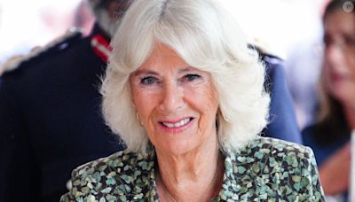 Camilla Parker-Bowles sans Charles : elle opère une sortie solo pleine de sens avec une tenue au détail très parlant