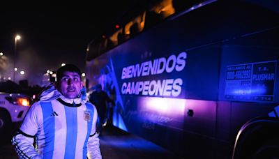 Parte de la selección bicampeona de la Copa América arriba a Buenos Aires