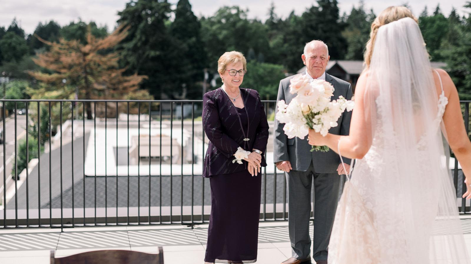 Grandparents and bride share emotional 1st look in viral wedding video