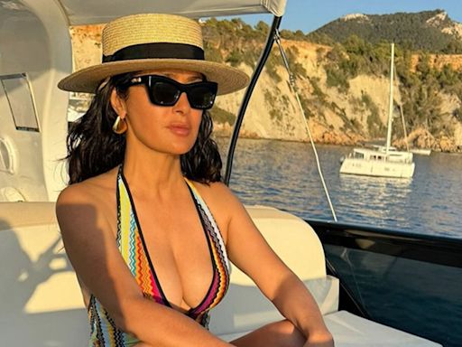 Salma Hayek celebra sus 58 años con veraniega producción de fotos y una aclaración: “ninguna de estas imágenes es del pasado”