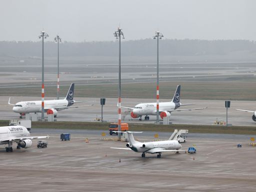 Une panne informatique mondiale touche les aéroports, trains, télévisions et centres commerciaux