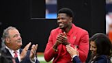 Edgerrin James, Andre Johnson watch Cincinnati-Houston college basketball game