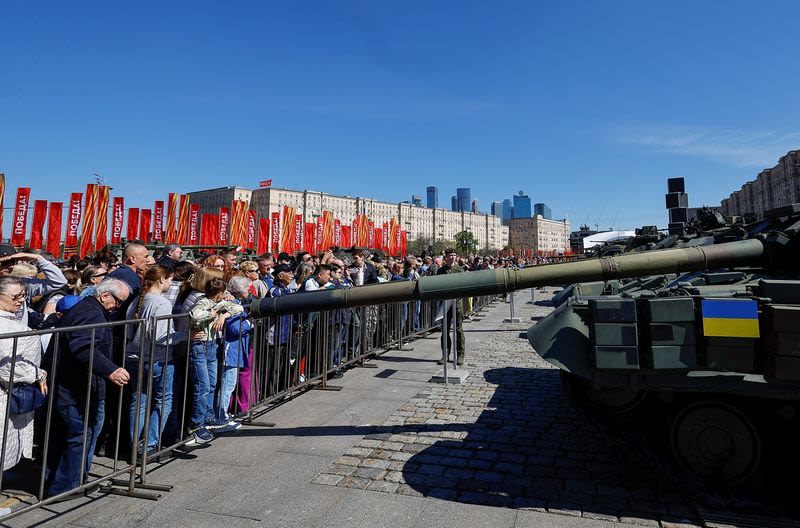 Russians throng to display of Western 'trophy' tanks captured in Ukraine