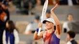 Defending champion Iga Swiatek breezes through opening match at French Open