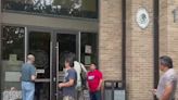 Mexicanos se quedan sin votar tras acudir al consulado en Austin y hallarlo cerrado