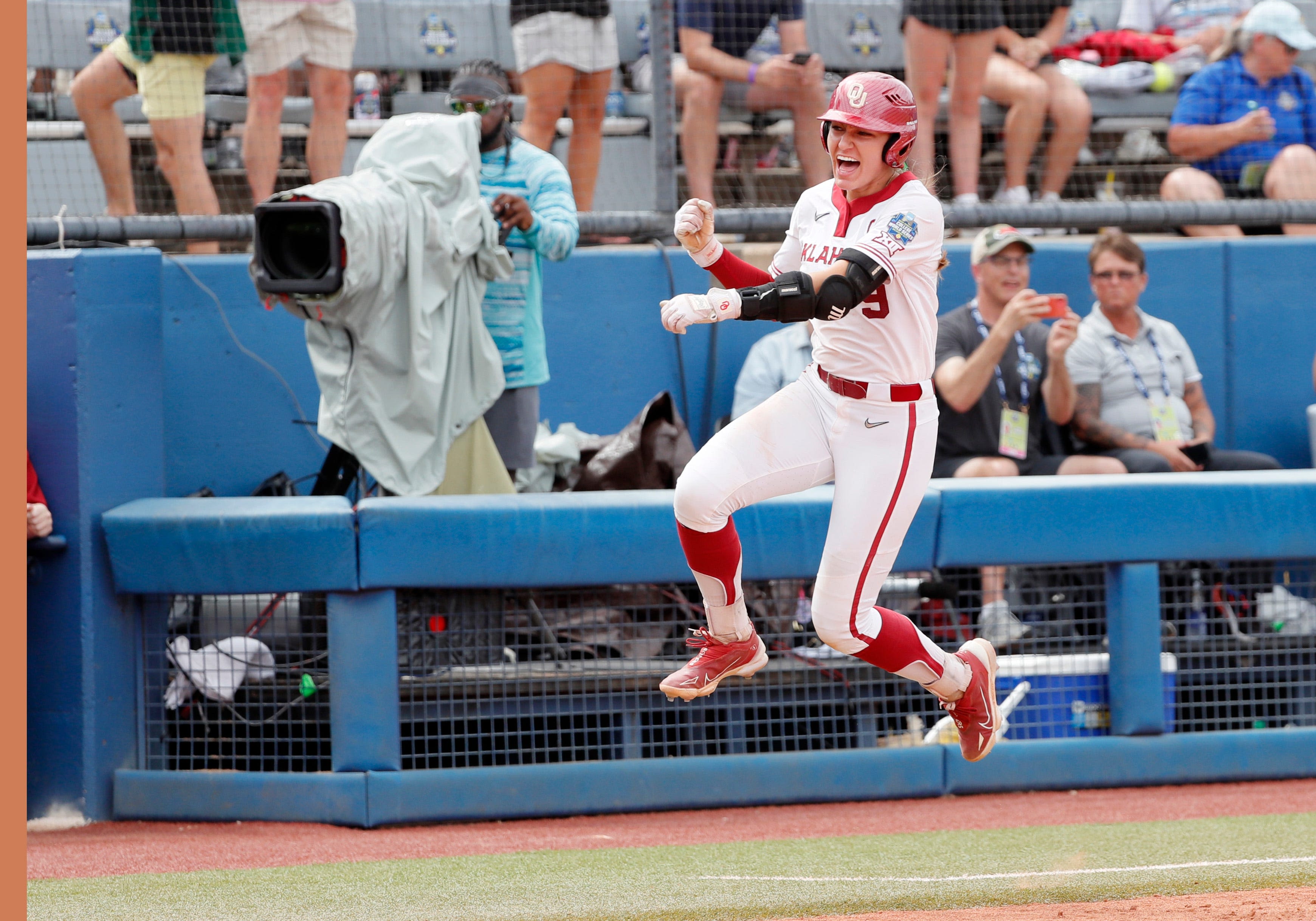 OU softball roars past Duke in WCWS opener after Kinzie Hansen's two-run home run