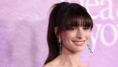 Anne Hathaway Is 'Waking' Her Lips With A Hairpin So We're 'Waking' Our Lips With A Hairpin