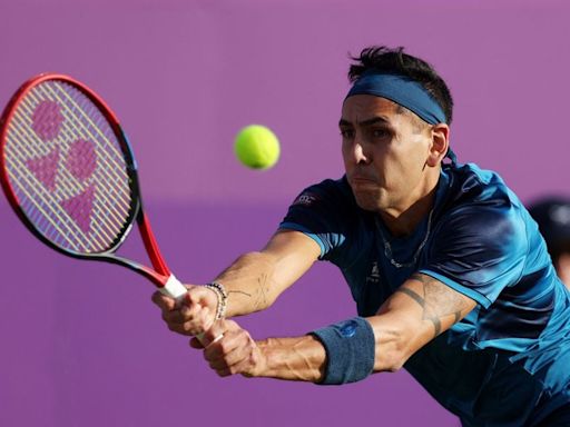 Alejandro Tabilo hace historia en Mallorca: avanza a la final venciendo a Monfils y se mete por primera vez en el top 20 - La Tercera