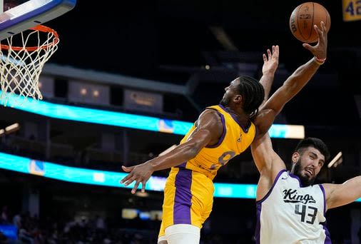 Like father, like son: Bronny James brings his dad’s mannerisms to NBA Summer League debut - The Boston Globe