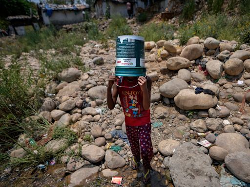 A scorching heat wave kills 14 in India ahead of a final round of election voting on Saturday