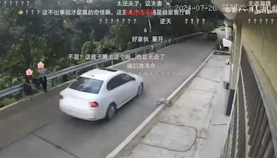 驚悚！中國父母訓練2歲兒違規穿越馬路 下秒遭車撞飛