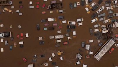 Aumentó a 155 el número de muertos por las inundaciones en Brasil: buscan a 98 personas