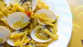 Receta de fideos con almejas, un guiso marinero de sabor intenso y elaboración muy sencilla