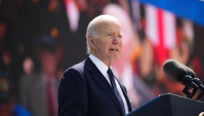 Joe Biden se disculpa ante Zelenski por el retraso de la ayuda militar de EE.UU.